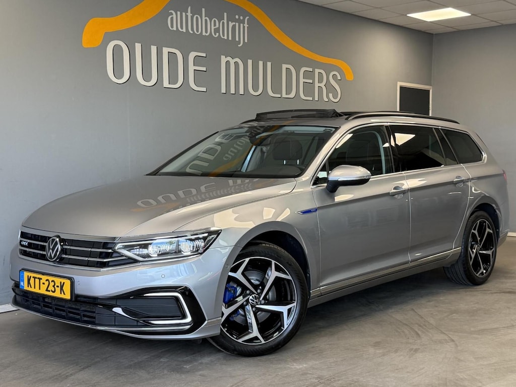 Volkswagen Passat 1.4 TSI PHEV GTE | Massage | IQ light | Adaptive cruise | Pano | Trekhaak |Clima | Stoelverwarming | Achteruitrijcamera | Carplay |