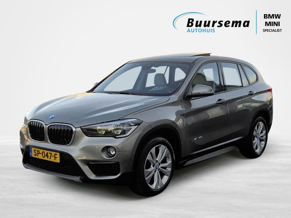 BMW X1 sDrive 18i Cent High Exe | Vollederen sportinterieur | Panoramadak | Afneembare trekhaak |