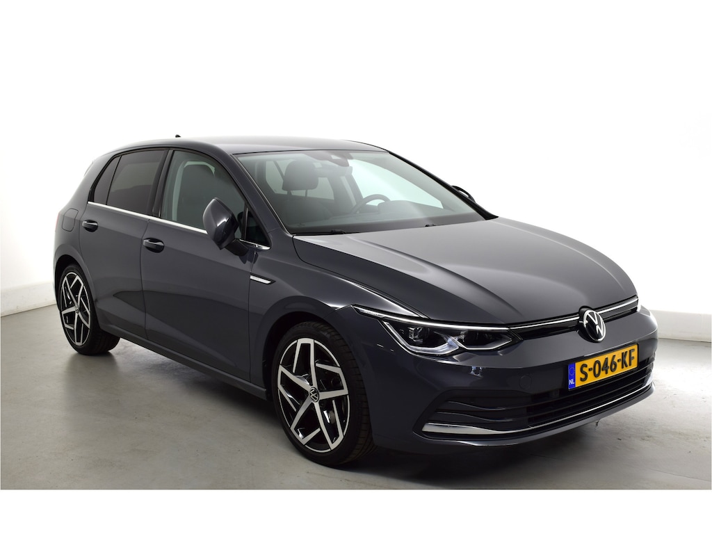 Volkswagen Golf Style 1.5 TSI STYLE │150pk-COMPLEET-CarPlay-ACC-Camera-Stoelverwarming Een zeer complete Golf Style en voorzien van populaire opties