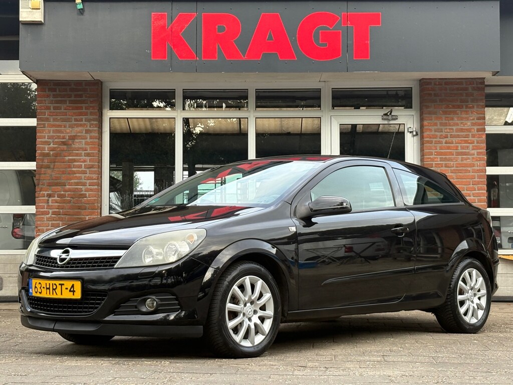Opel Astra GTC Cosmo 1.8 140 pk - Lederen bekleding - trekhaak - winterpack - Parkpilot