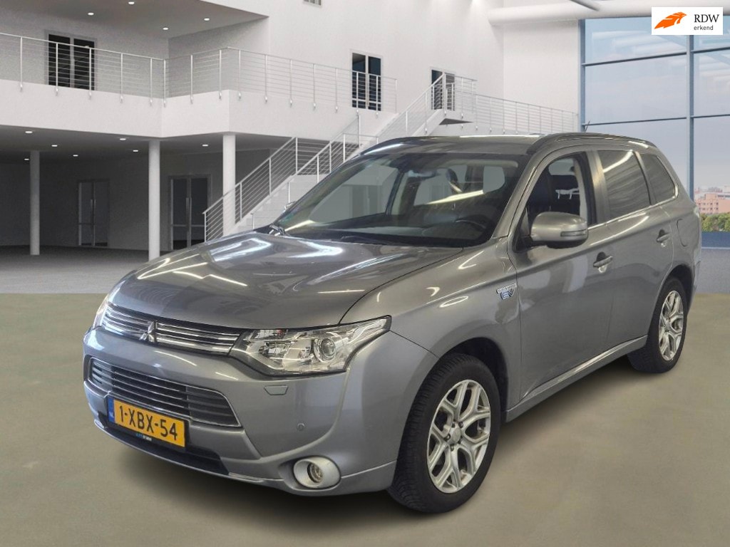 Mitsubishi Outlander 2.0 PHEV Instyle/NWE APK/ECC/AUT/PANO/CRUISE/NAVI/TREKHAAK/LEDER