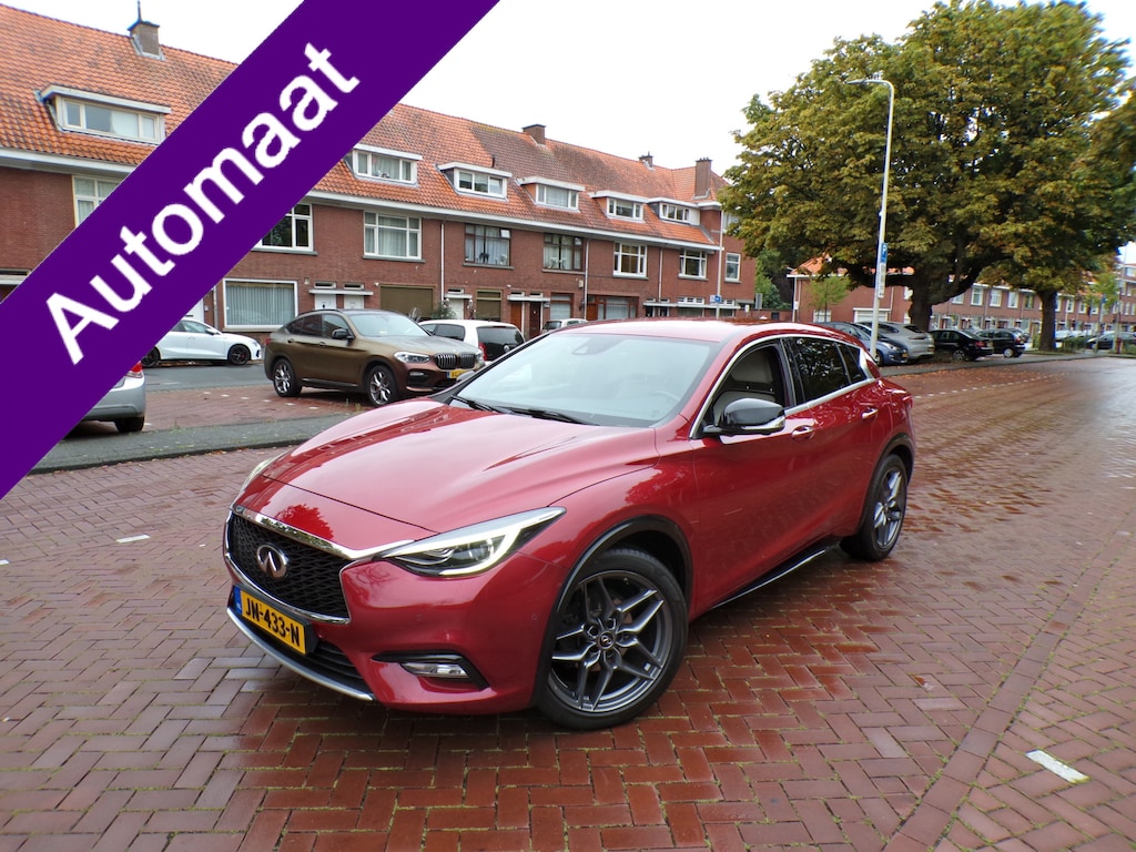 INFINITI Q30 1.6t Premium Tech AUTOMAAT PLAAT VAN EEN AUTO.... 156PK.....