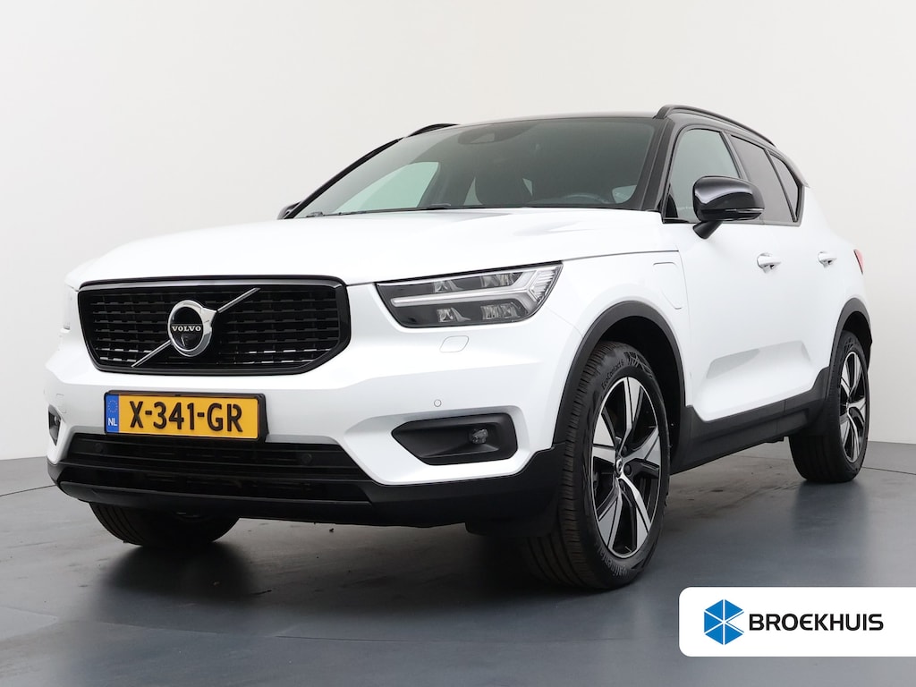 Volvo XC40 1.5 T4 Recharge R-Design / Trekhaak / Navigatie / 360 Camera / Stuur -en Stoelverwarmd / Parkeersensoren / Keyless / Elektr. koffer / 19'' LMV