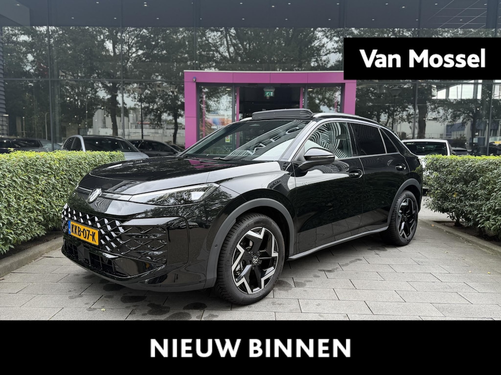 Volkswagen T-Roc 1.5 eTsi R-Line First Edition | WORDT VERWACHT | PANORAMADAK | ACHTERUITRIJCAMERA | SFEERVERLICHTING | ELEKTRISCHE KOFFERKLEP | IQ LIGHTS | STOELVERWARMING | STUURWIELVERWARMING | CLIMATE CONTROL | ADAPTIVE CRUISE CONTROL |