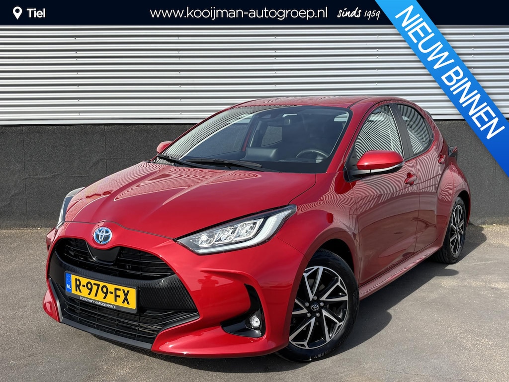 Toyota Yaris 1.5 Hybrid Dynamic Nieuw geleverd, Dealeronderhouden, Smart Key, Lichtmetalen velgen, LED, Achteruitrijcamera, Apple Carplay en/of Android auto navigatie.