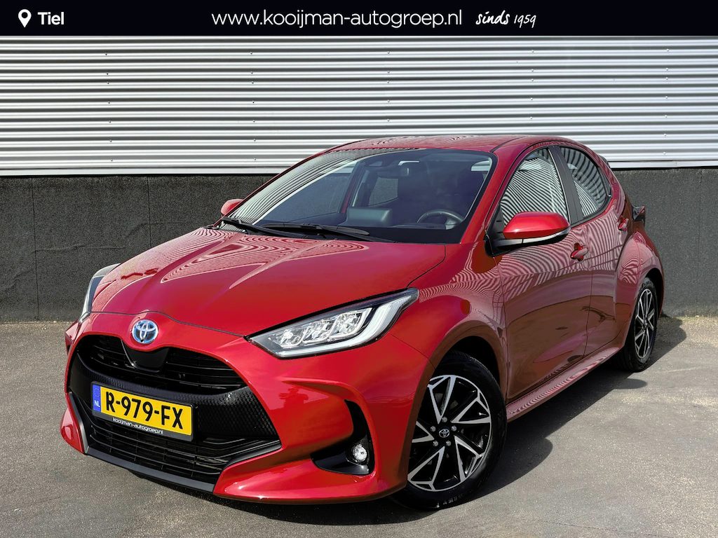 Toyota Yaris 1.5 Hybrid Dynamic Nieuw geleverd, Dealeronderhouden, Smart Key, Lichtmetalen velgen, LED, Achteruitrijcamera, Apple Carplay en/of Android auto navigatie.