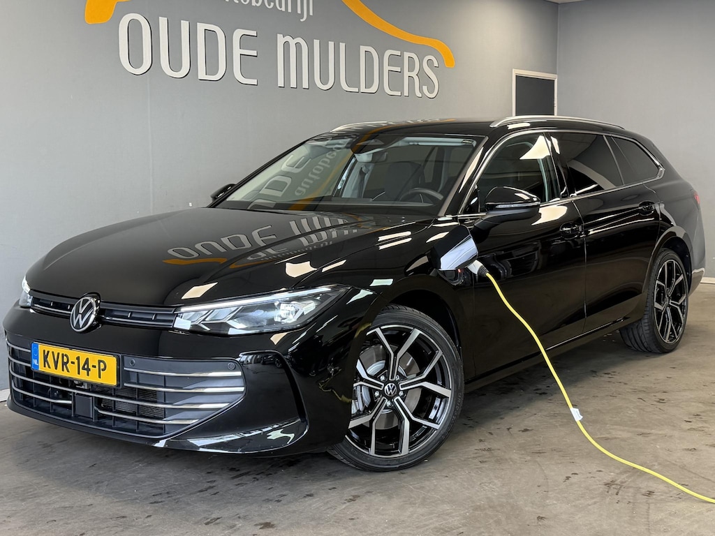 Volkswagen Passat Variant 1.5 eHybrid Business | Head up | Trekhaak | Memory | Adaptieve Cruise | Massage | Achterrijruitcamera | Stoelverwarming | Carplay |