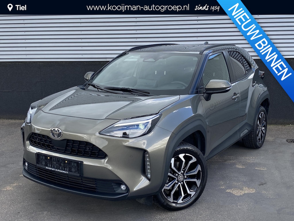 Toyota Yaris Cross 1.5 Hybrid 115 First Edition Stoel- & stuurwiel verwarming, parkeersensoren v&a, navigatie Apple CarPlay/Android Auto, achteruitrij camera