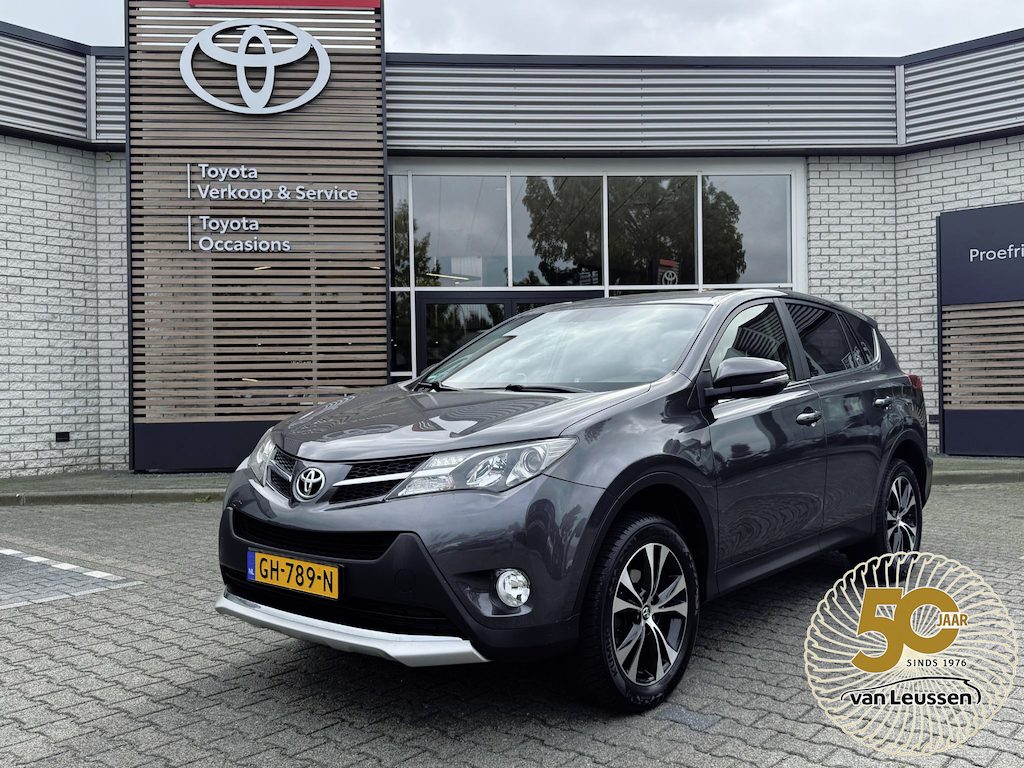 Toyota RAV4 2.0 Style 4WD TREKHAAK 2000KG TREKGEW CRUISE CLIMA  CAMERA BLUETOOTH 18'' LM-VELGEN EL-ACHTERKLEP KEYLESS NL-AUTO