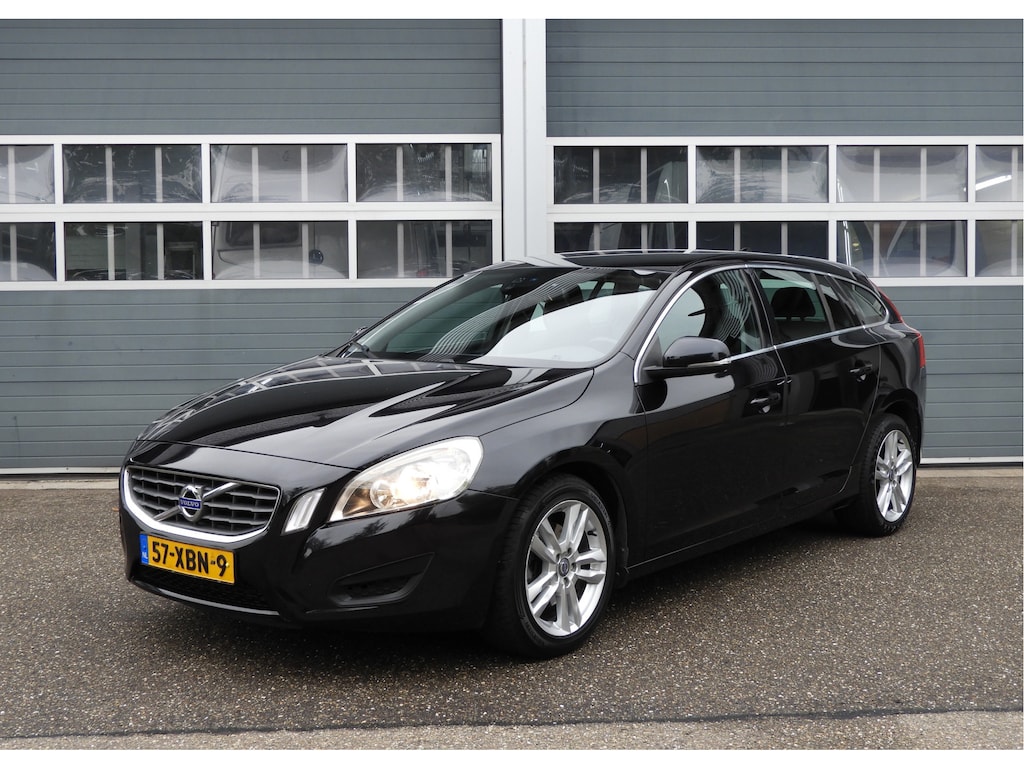 Volvo V60 1.6 T3 Momentum | TREKHAAK | NAVI | CRUISE | PDC