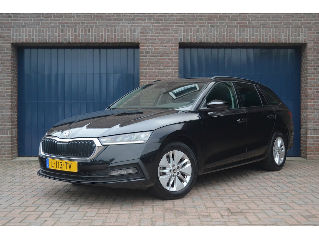 Skoda Octavia Combi 1.0 TSI Business Edition | Trekhaak | Virtual Cockpit | Parkeersensoren | Carplay/Android Auto
