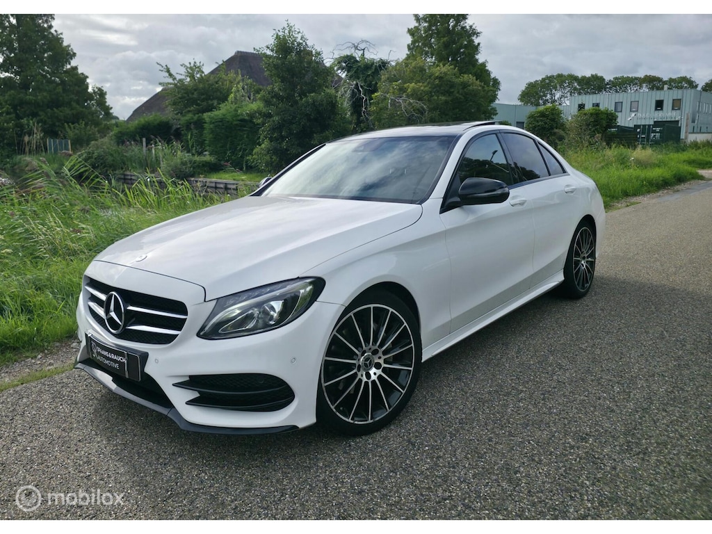 Mercedes-Benz C-klasse 180 AMG / 19 inch / Pano / Leder / Camera
