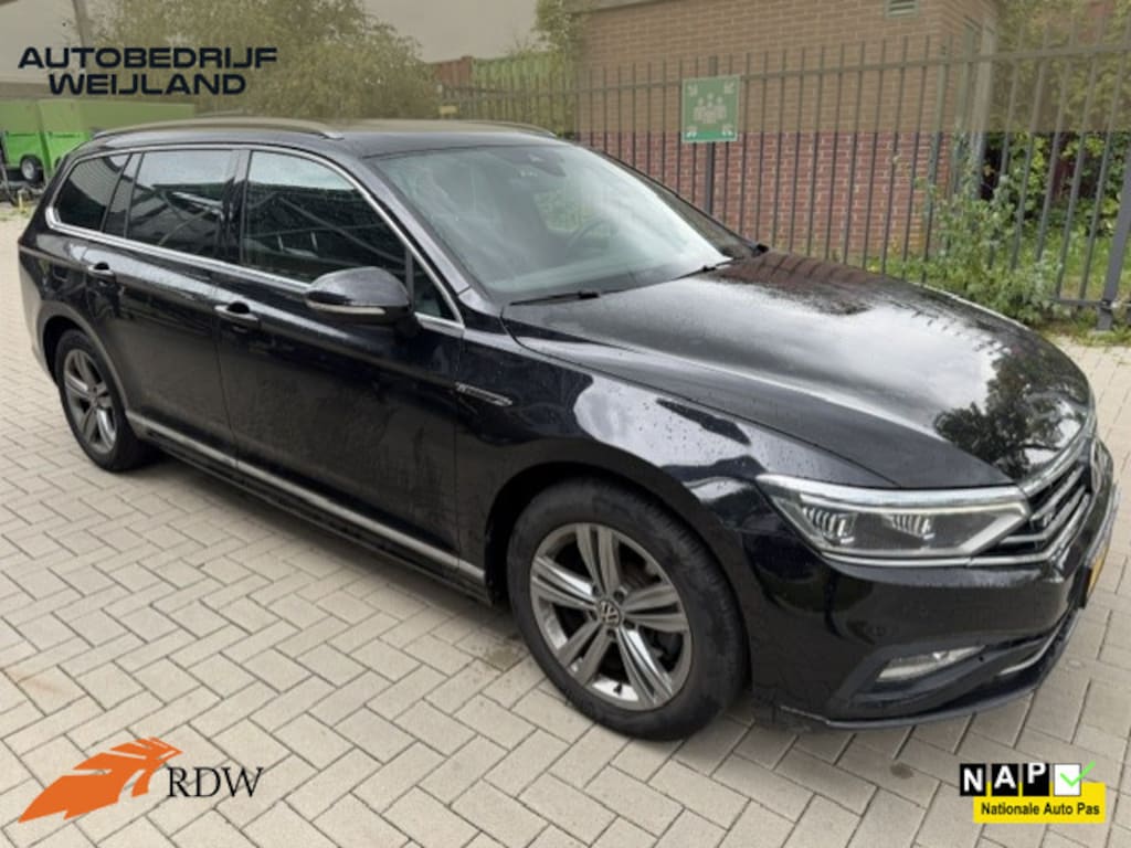 Volkswagen Passat Variant 1.5 TSI R-Line Business + NL-auto NAP LEER TREKHAAK I 1ste eig. I 2X R-line I Keyless I  I 17" I Virtual I Camera I Leer I Trekhaak I Winterpakket I