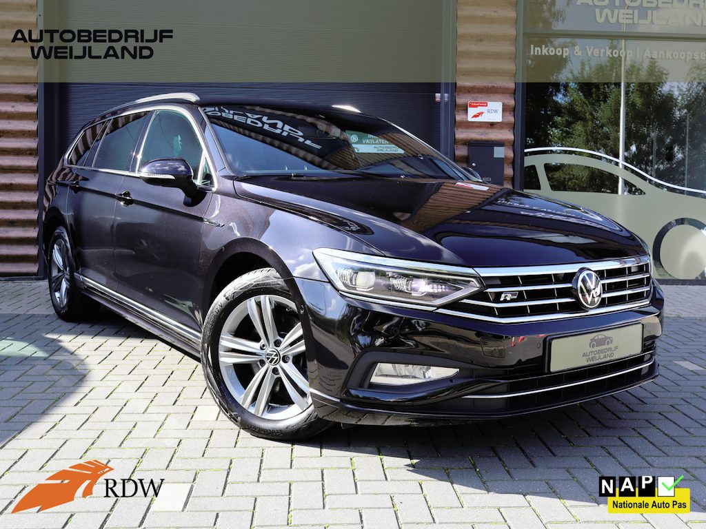 Volkswagen Passat Variant 1.5 TSI R-Line Business + NL-auto NAP LEER TREKHAAK I 1ste eig. I 2X R-line I Keyless I  I 17" I Virtual I Camera I Leer I Trekhaak I Winterpakket I