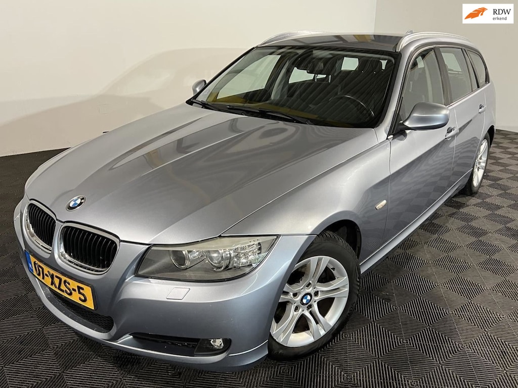 BMW 3-Serie Touring 318i Corporate Lease Luxury Line NAVI PSENSOR LEDER TREKHAAK 2 X SLEUTELS