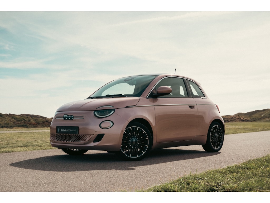 Fiat 500 3+1 La Prima 42 kWh - CARPLAY - PANORAMADAK - LEER - 17 INCH