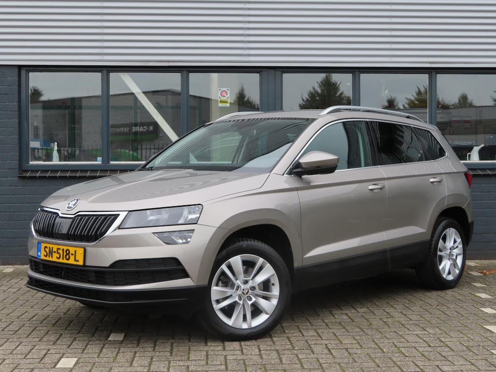 Skoda Karoq 1.5 TSI ACT Ambition | trekhaak wegklapbaar | adaptive cruise | navi | carplay