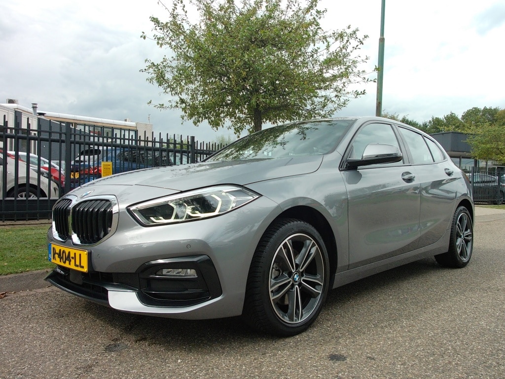 BMW 1-Serie (F40) 118i 136pk Aut Business Edition Plus SportLine Clima Navi NL-Auto