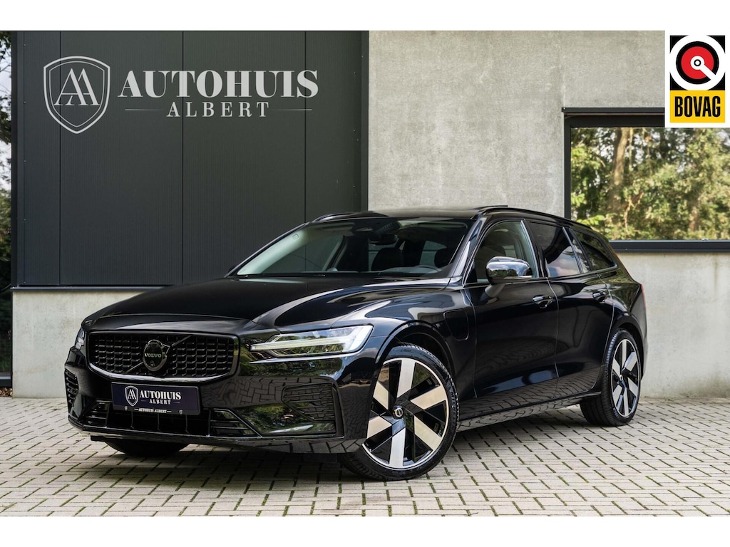 Volvo V60 T8 Ultra Dark B&W 360c Pano HUD Massage ACC 19''