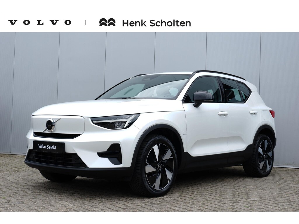 Volvo EX40 Single Motor Extended Range Plus 82 kWh | Trekhaak | Verwarmbare voorstoelen en stuurwiel | Keyless | Apple carplay/Android auto | Adaptieve cruise control | Warmtepomp