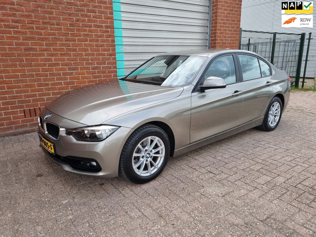 BMW 3-Serie 318i Essential Sedan Navi! Automaat! Bj:2015 NAP!