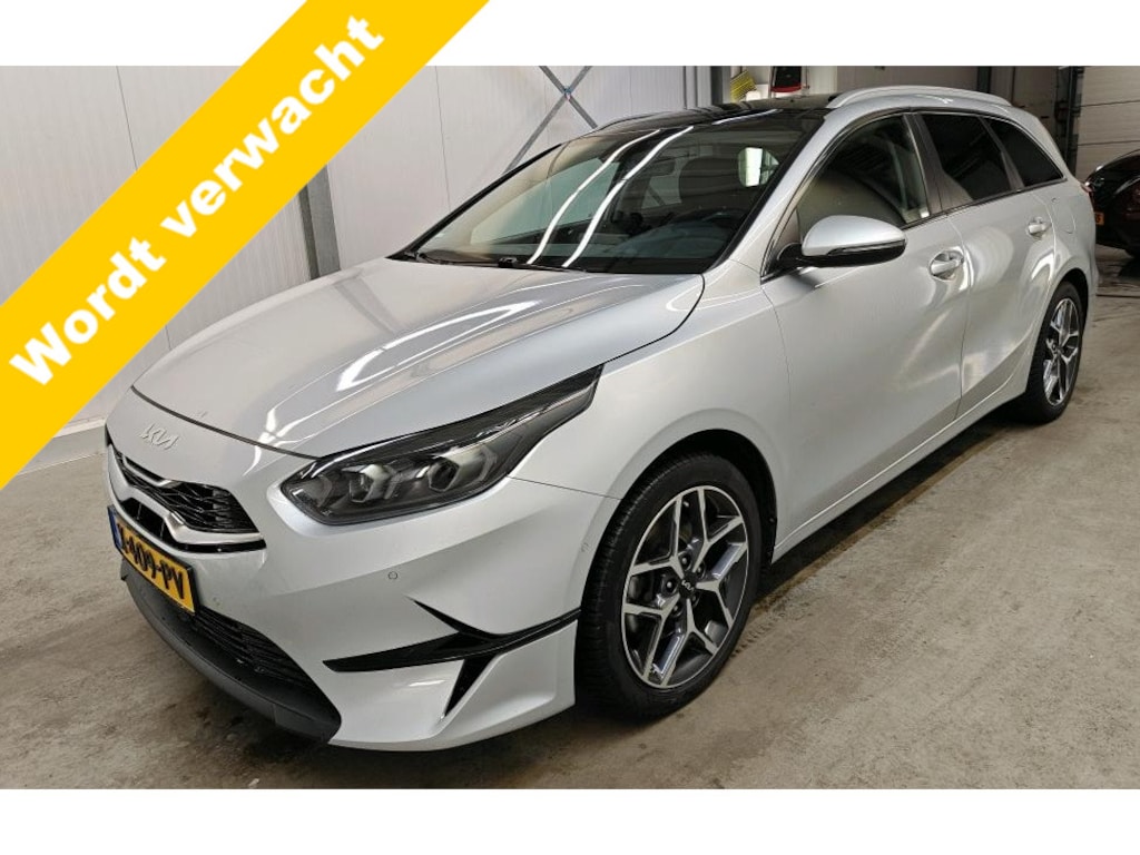 Kia Ceed Sportswagon 1.0 T-GDi ExecutiveLine Panoramadak Camera JBL Audio Stoelverwarming Stuurverwarming Parkeersensoren Extra getint Glas Navigatie Carplay Android Auto 17 Inch Velgen NL Auto