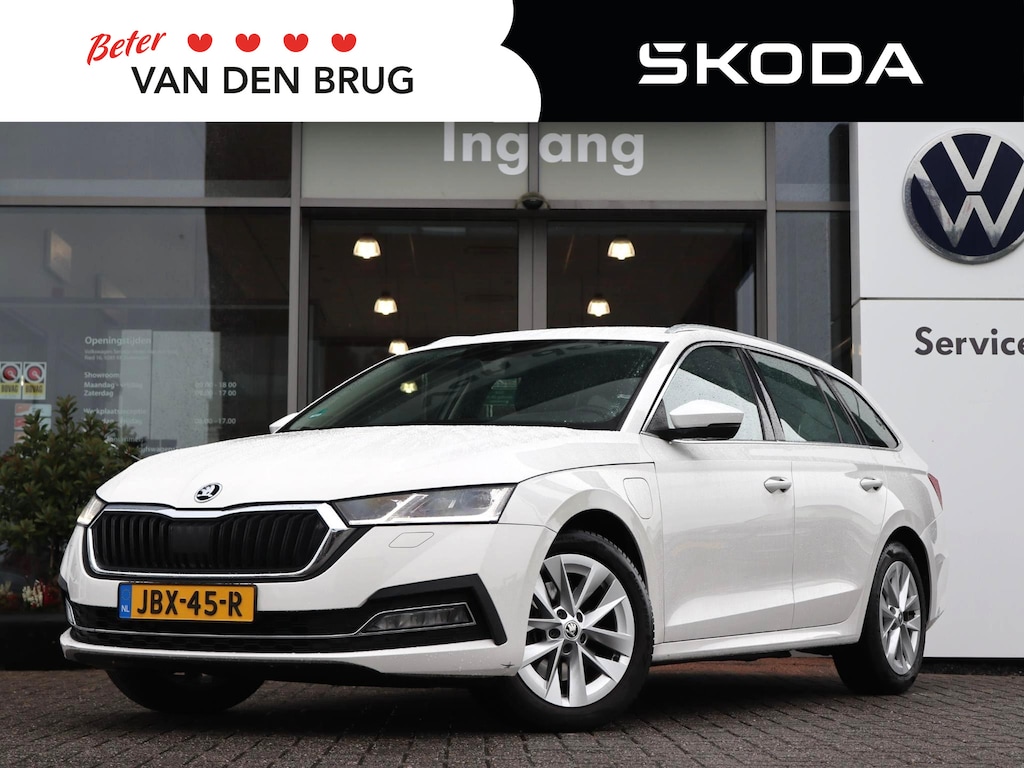 Skoda Octavia Combi 1.4 TSI 204 pk DSG iV PHEV Style | Trekhaak | ACC | Stoel + Stuurverwarming | Led Matrix | Elektrische Klep | Camera | SmartLink |