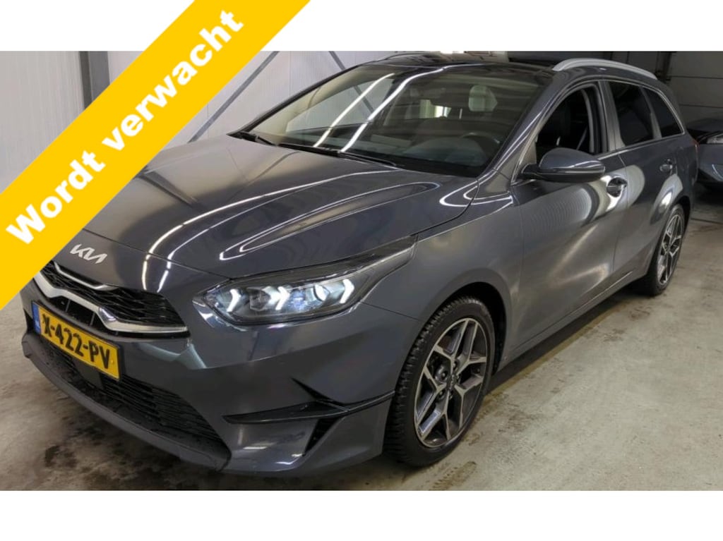Kia Ceed Sportswagon 1.0 T-GDi ExecutiveLine Panoramadak Camera JBL Audio Stoelverwarming Stuurverwarming Parkeersensoren Extra getint Glas Navigatie Carplay Android Auto 17 Inch Velgen NL Auto
