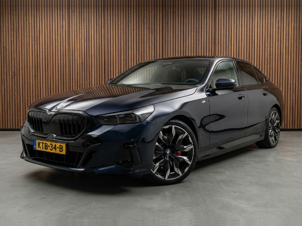 BMW 5-Serie 520i M sport / panoramadak / harman kardon / 21 inch
