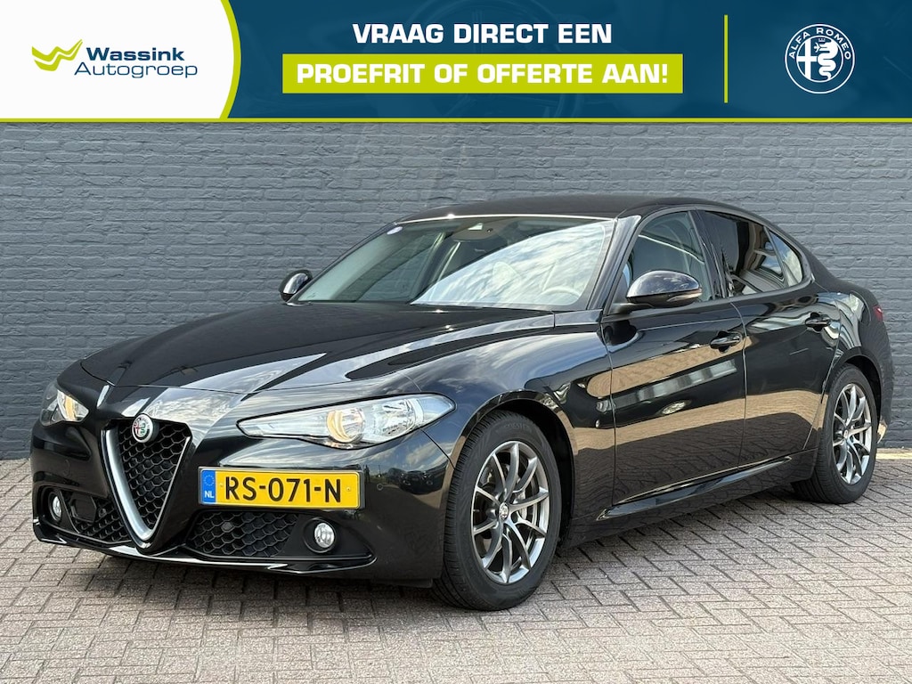 Alfa Romeo Giulia 2.0T Super | Dealer Onderhouden | All Season Banden |  Lane Assist | Dode Hoek Detectie | Cruise Control | Bluetooth | DAB | Parkeersensoren Voor en Achter | Parkeercamera |