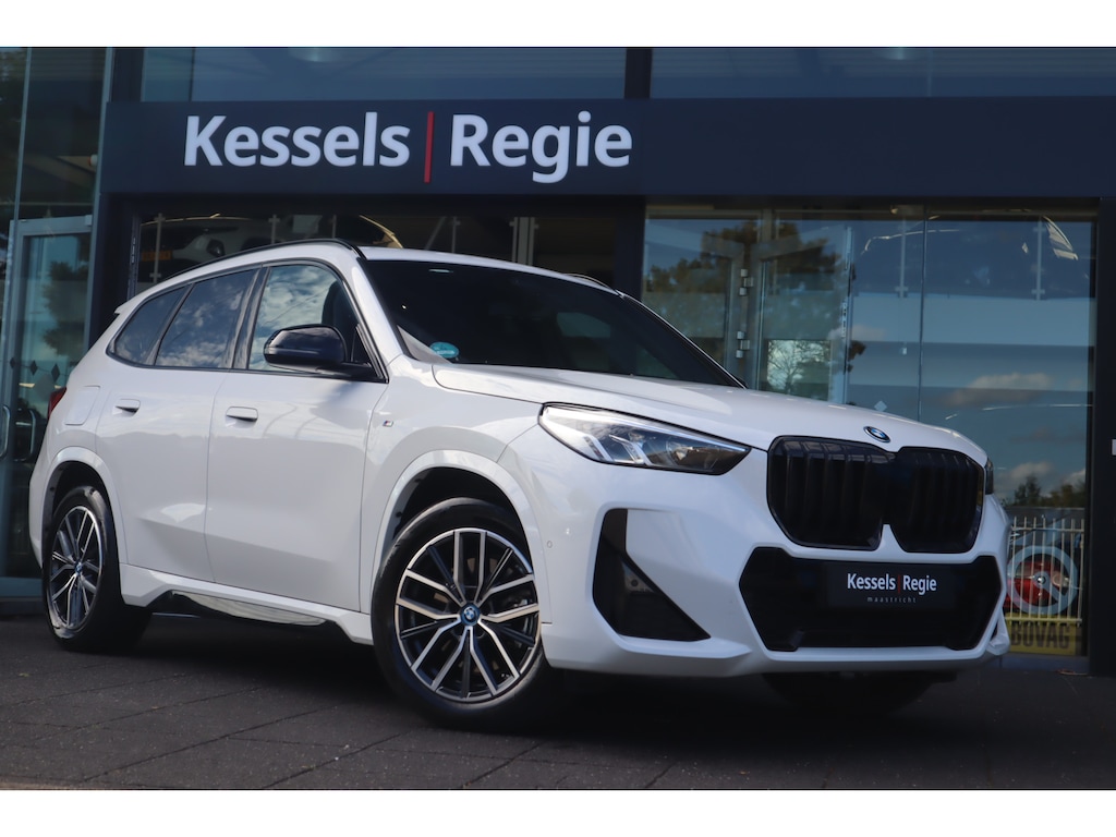 BMW X1 xDrive30e | M-sport | Elec.trekhaak | Camera | Sfeerverlichting | Navi | CarPlay |