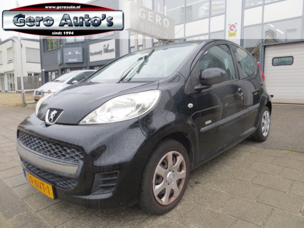 Peugeot 107 1.0-12V Millesim 200 5 drs ,airco ,cv ,elek p nl-auto !