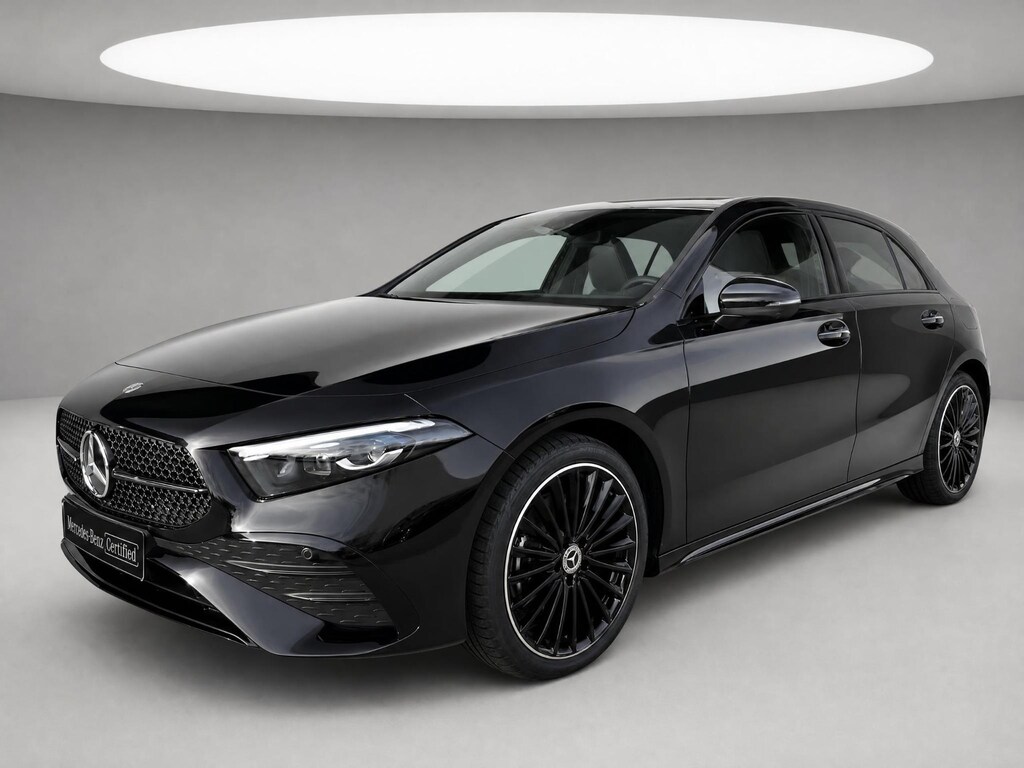 Mercedes-Benz A-klasse 250 e Business Solution AMG | AMG Plus Pakket | Night Pakket | Panoramadak | 360° Camera | Dodehoekassistent | Head-up Display | Advanced Sound System | MULTIBEAM LED Koplampen | Elektrisch Verstelbare Stoelen + Memory | Stoelverwarming | Sfeerverlichting | Apple CarPlay | Android Auto | Elektrisch Inklapbare Buitenspiegels | Parkeersensoren