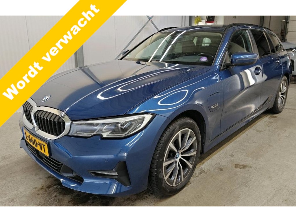 BMW 3-Serie Touring 320e 204 pk Business Edition Plus Trekhaak Panoramadak Life Cockpit Prof Sportstoelen Leder Stoelverwarming Laser Koplampen NL Auto Plug in Hybride