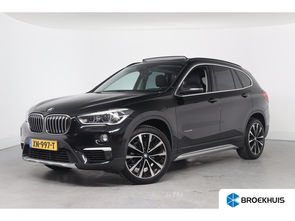 BMW X1 sDrive18i High Executive | PANO DAK | HEAD UP | TREKHAAK | SPORTSTOELEN | STOELVERWARMING | CAMERA | DEALER OH!