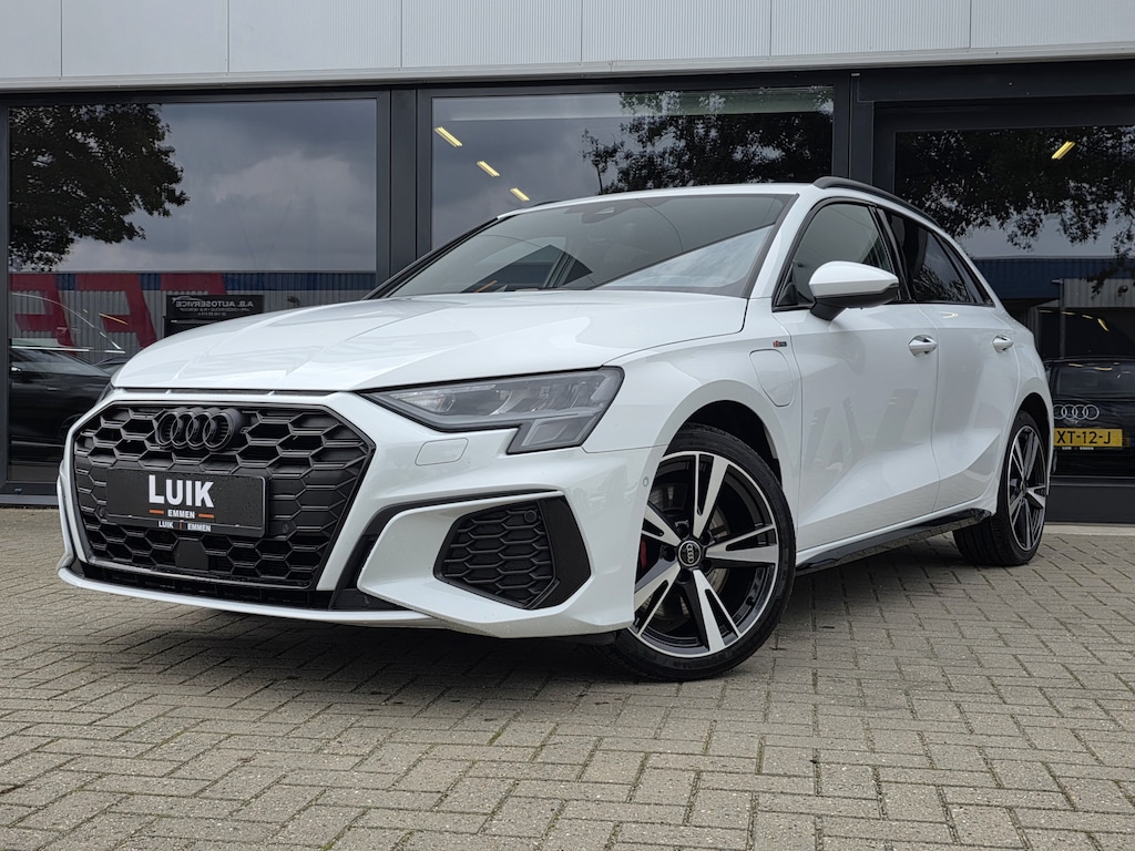 Audi A3 Sportback 45 TFSI e S edition Competition + 3x S-LINE + LED + KEYLESS + ALCANTARA + CAMERA