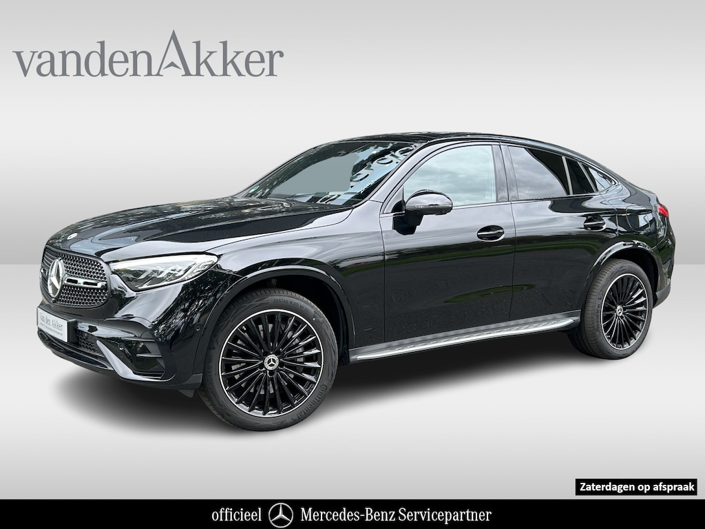 Mercedes-Benz GLC Coupe 300e AMG // Burmester // Distronic // Panoramadak // 360 Camera // Memory // Treeplanken // 20" Multi Spaak Velgen // Achterspoiler
