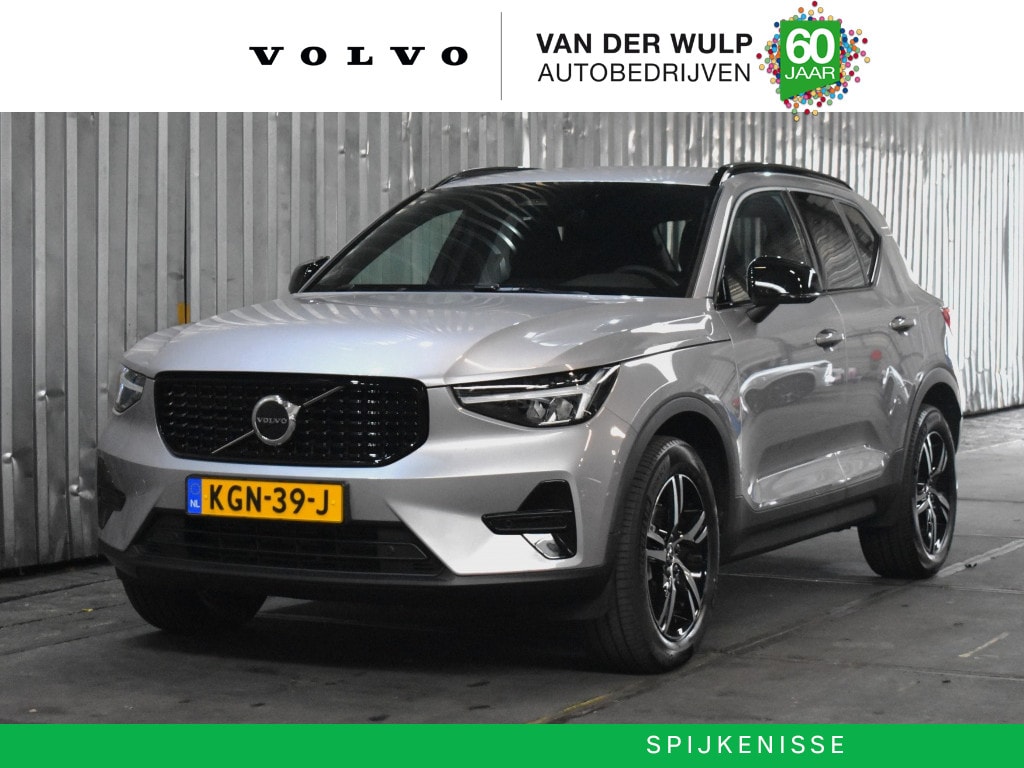 Volvo XC40 B4 197PK Plus Dark | Trekhaak | Getint Glas | Verwarmbare voorruit |