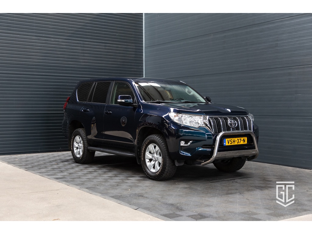 Toyota Land Cruiser 2.8 D-4D-F Challenger Window Van