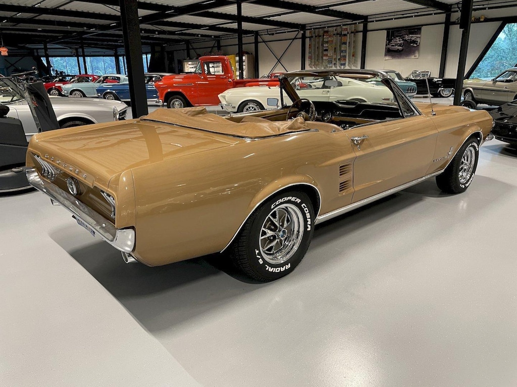 Ford Mustang Convertible s-code 390 325hp