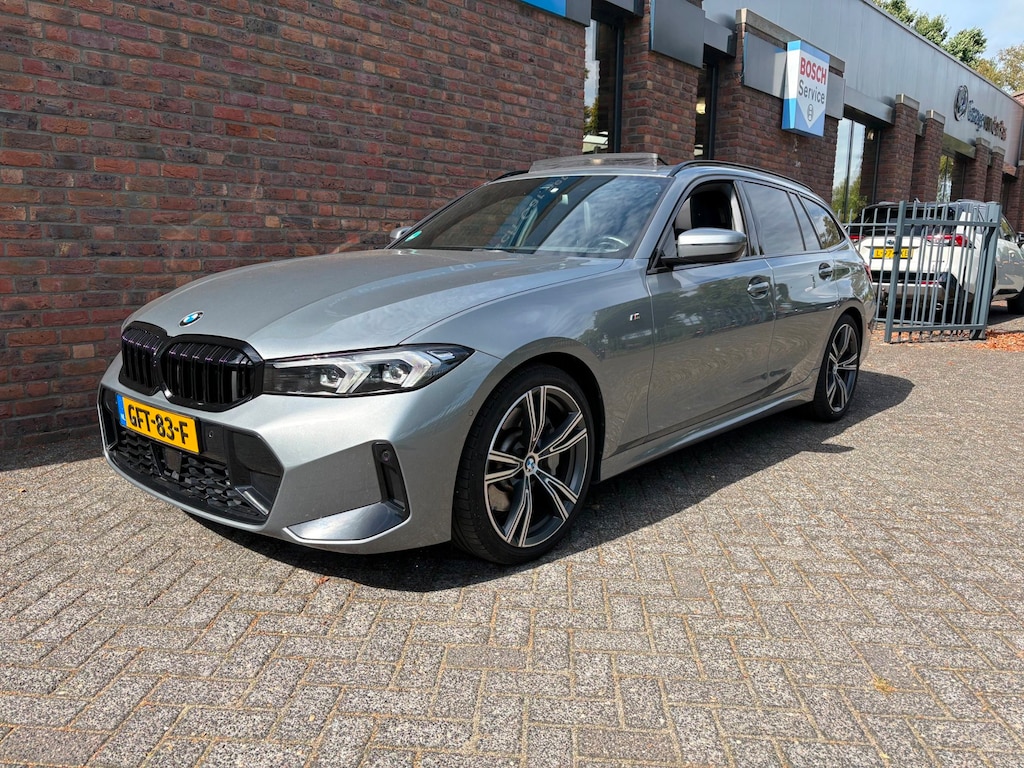 BMW 3-Serie Touring 330i M-Sport|Panoramadak|Trekhaak|Head-up