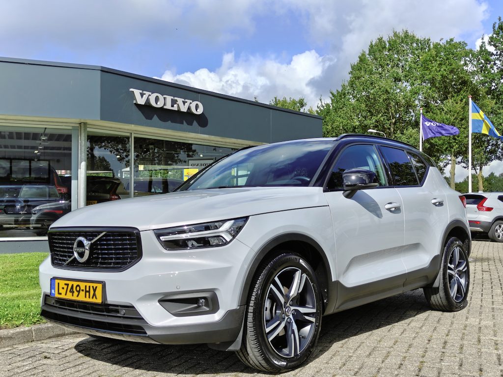 Volvo XC40 T3 163PK R-Design | BLIS | Camera Achter | PDC V+A | Trekhaak | ACC | Carplay |