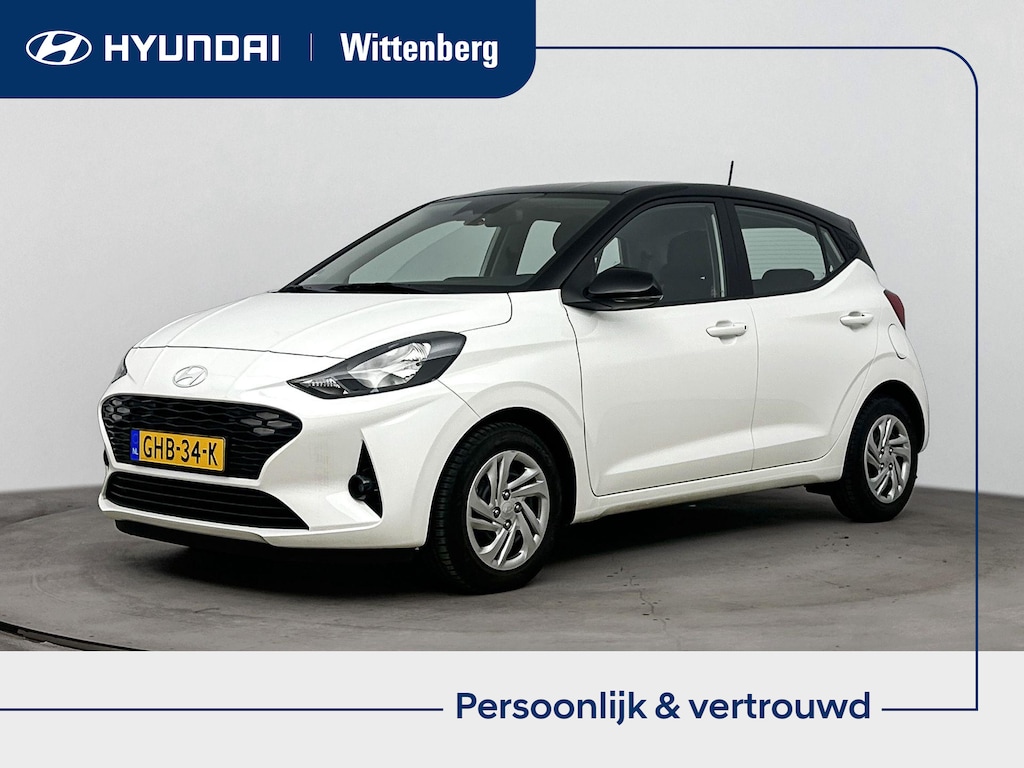 Hyundai i10 1.0 COMFORT SMART | NAVI | CAMERA | CRUISE | APPLE CARPLAY & ANDROID AUTO | ARMSTEUN | TWO TONE | LAGE KMSTAND! | FABRIEKSGARANTIE GELDIG T/M 9-2029! |