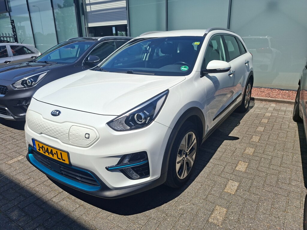 Kia Niro EV e-Niro DynamicLine 64 kWh | Trekhaak (voor fietsen) | Stuur-/Stoelverwarming | Camera | Apple Carplay/Android Auto | 1e Eigenaar |