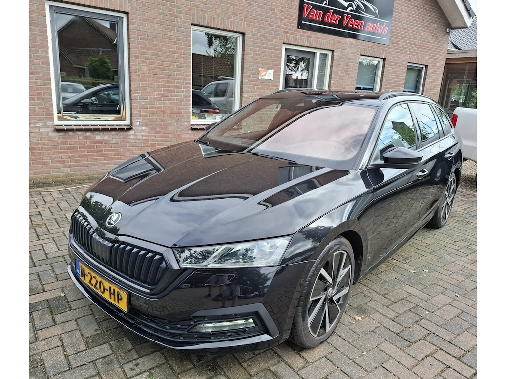 Skoda Octavia Combi 1.5 e-TSI Business Edition Plus. O.a. verwarmde sportstoelen, camera, navi, carplay, trekhaak a.cruise, etc!