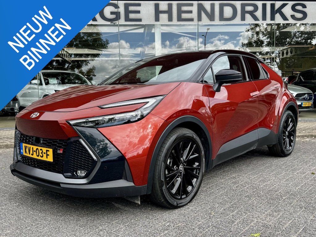 Toyota C-HR / C-HR+ 2.0 Plug-in Hybrid 220 GR SPORT | Digitale Binnenspiegel | Dode Hoek Detectie | HUD | Adaptive CC | GR stoelen | Smart Phone Entry | Camera |
