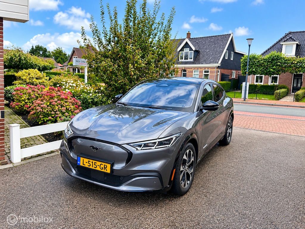 Ford Mustang Mach-E AWD 75 kWh PACK PLUS SOH 93% PANORAMADAK 360 CAMERA CARPLAY STUUR/STOELVERWARMING!!