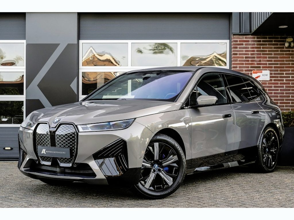BMW iX xDrive40 Sportpakket | Driving Ass. Prof. | 360 Camera | Head-Up | Harman/Kardon | Stoelventilatie | Laserlicht |