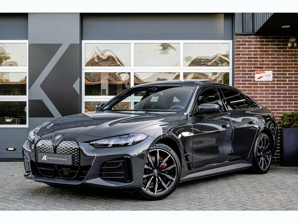 BMW i4 xDrive40 M Sport Pro | Schuifdak | Harman/Kardon | 360 Camera | Memory | Stoelverwarming V+A | Adaptief M-Onderstel |