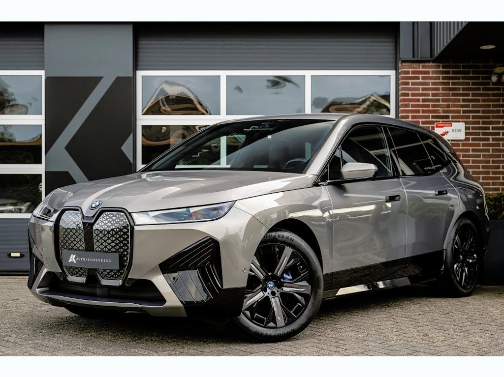 BMW iX xDrive40 Sportpakket | Driving Ass. Prof. | Head-Up | 360 Camera | Harman/Kardon | Stoelverw. | Comfort Access |